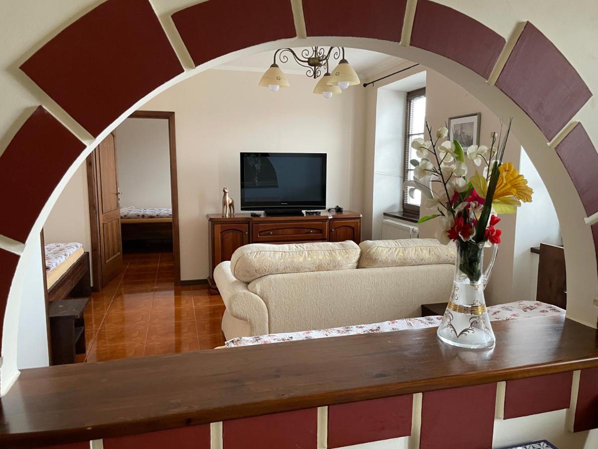 Cetnicka Stanice Hluboka Hluboká nad Vltavou Extérieur photo